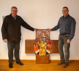 Übergabe Kreuz Hirtreiter